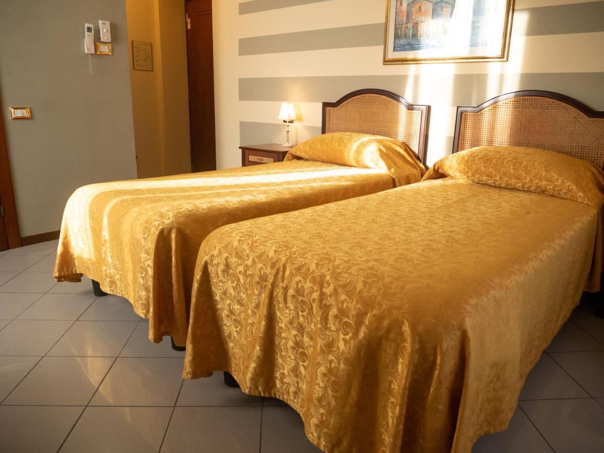 Dipendenza Hotel Londra أليساندريا المظهر الخارجي الصورة